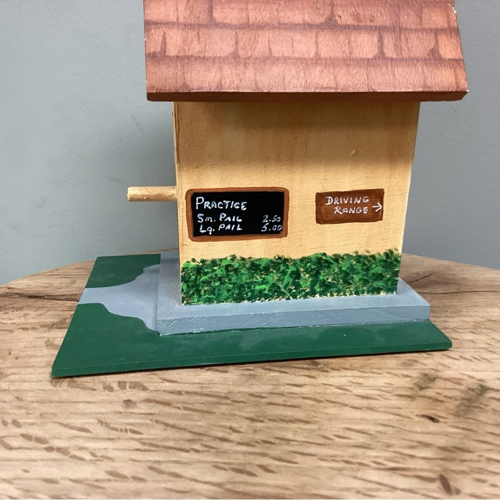 🟢 Vintage & Hand Painted - Solid Wood & Golf Themed Birdhouse - Very Unique - Picture 4 of 14